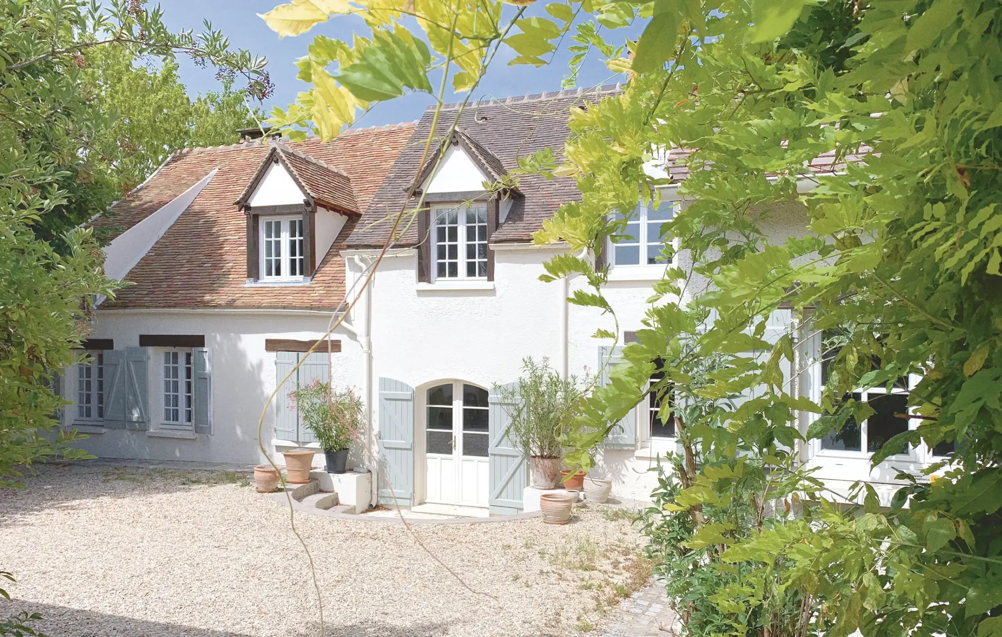 A_LA-FRAICHE-seminaire-au-vert-exterieur-maison
