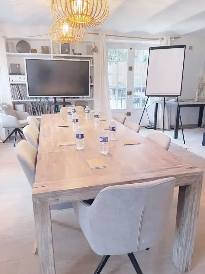 A_LA-FRAICHE-seminaire-au-vert-proche-paris-equipements-caroussel1-5