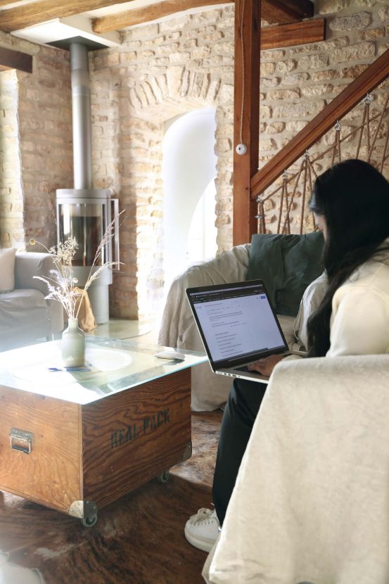 S'installer dans le salon et travailler dans un fauteuil confortable comme à la maison, c'est ça travailler à la fraîche